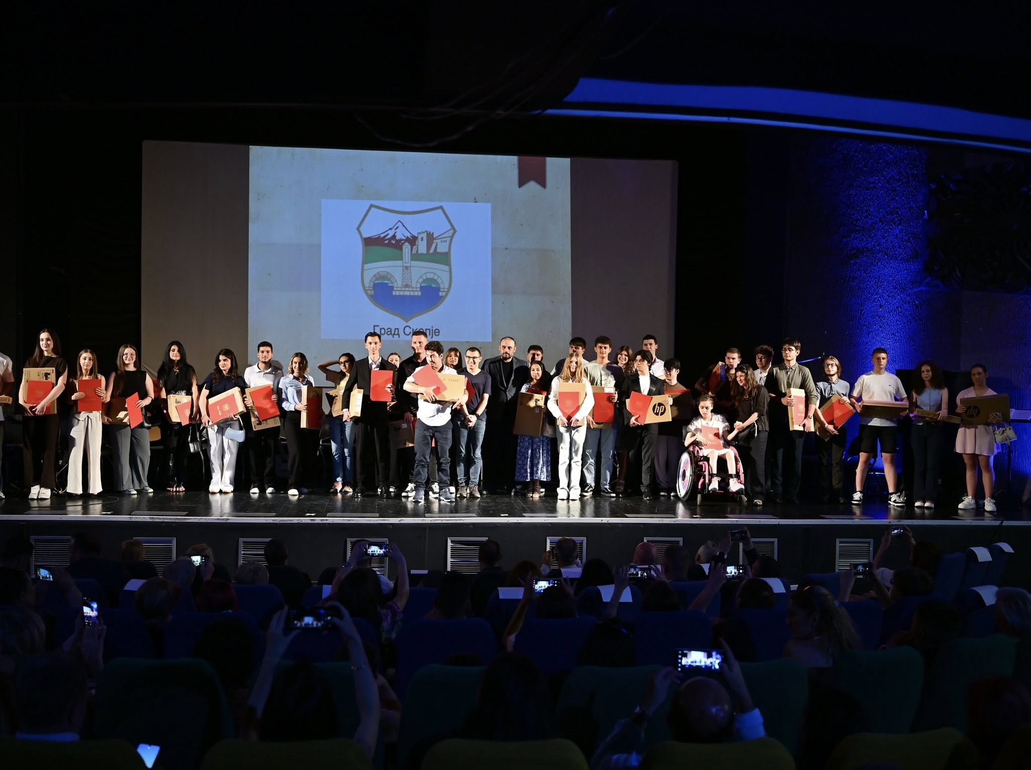 За првпат досега: Лаптопи за најдобрите средношкол