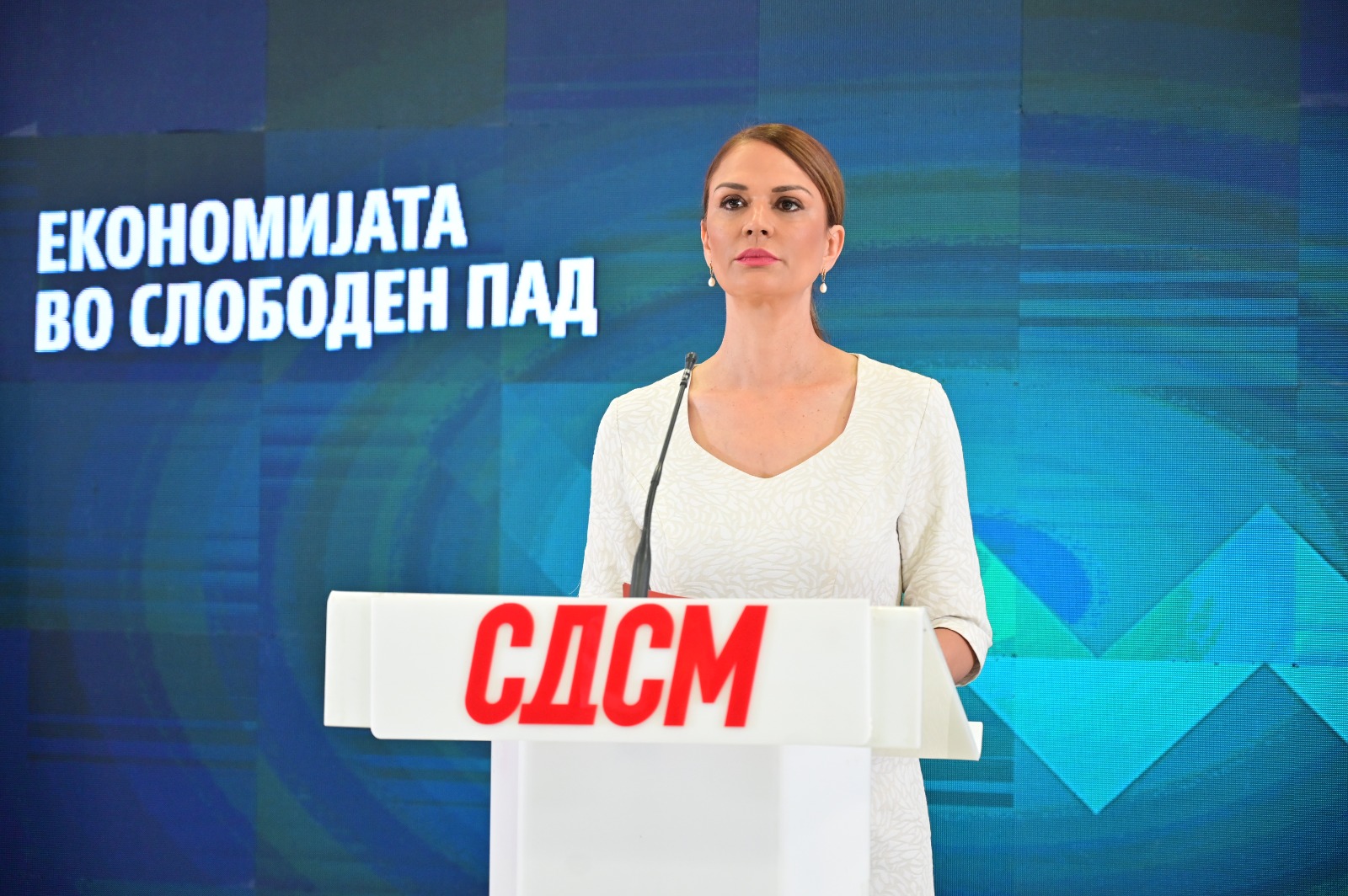Поповиќ: Лажен патриотизам на Мицкоски, лажни анкети, а наск